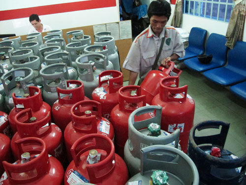 Giá gas tăng 18.000 đồng mỗi bình 12kg