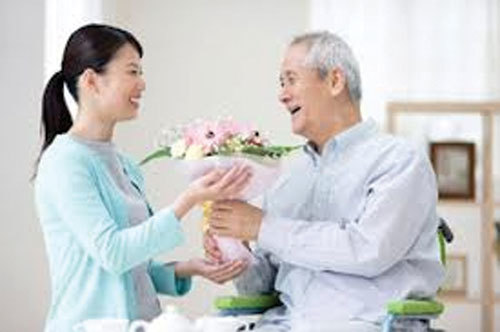 Cảm động chuyện con dâu tìm vợ cho bố chồng