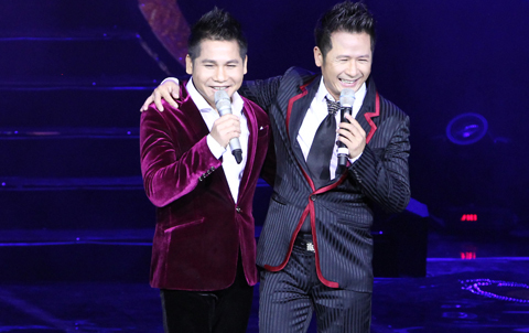 Bằng Kiều khoác vai Trọng Tấn 