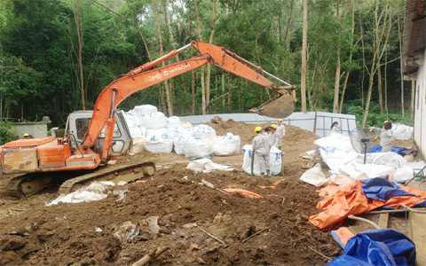 Công ty 'chôn hóa chất' lại chuyển hàng đi tiêu thụ