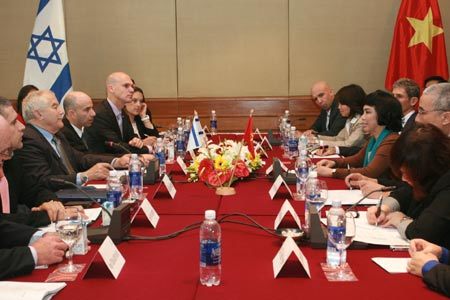 Bộ trưởng Nông nghiệp Israel khen ngợi dự án sữa tươi sạch TH