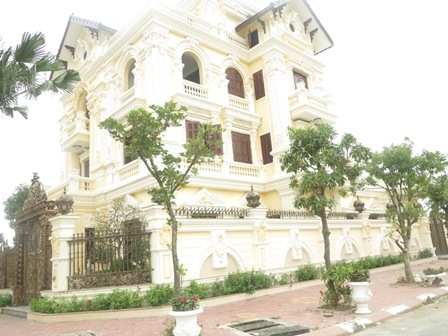 Vay tín dụng đen giá “cắt cổ”, còn bị xiết nợ hai lần