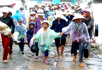 TP.HCM hối hả di dời hàng nghìn dân tránh bão