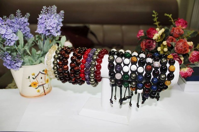 Vòng tay phong thủy giá bạc triệu