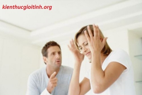 Trêu ghẹo, đòi ngủ, đánh phụ nữ...mà chỉ phạt hành chính