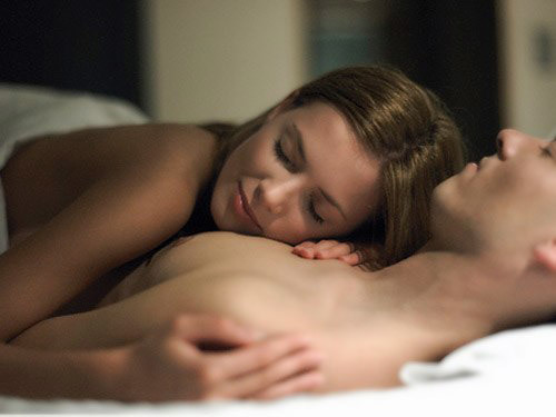 Đừng chăm chăm nhìn họ rồi tưởng tượng này nọ...