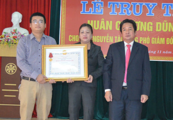 Truy tặng Huân chương cho PGĐ Sở bị lũ cuốn