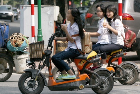 Đi xe máy điện bắt buộc phải có bằng lái!