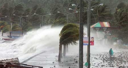Siêu bão Haiyan đang lồng lộn trên biển Đông