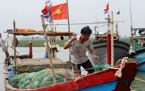 Thời sự trong ngày: Miền Trung cấp tập chống bão
