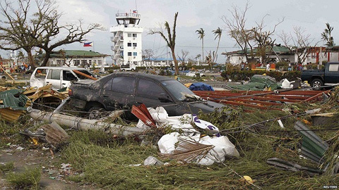 Thế giới 24h: Xác người la liệt đường phố Philippines