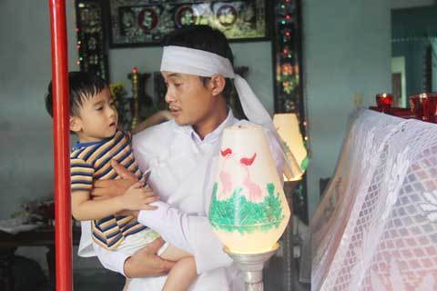 Bàng hoàng nữ phóng viên tử nạn khi đi tác nghiệp bão