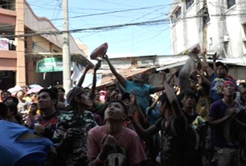 Các nạn nhân bão Haiyan tuyệt vọng chờ cứu trợ