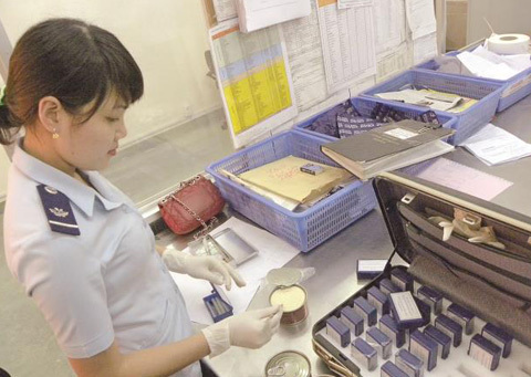 Độc chiêu buôn lậu qua chuyển phát nhanh
