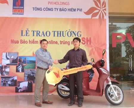 PVI trao thưởng cho chủ nhân trúng xe SH