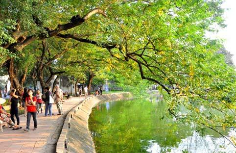 Sắc thu rực rỡ bên Hồ Gươm
