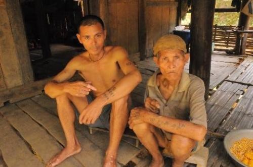 Cưới 10 năm mới được động phòng