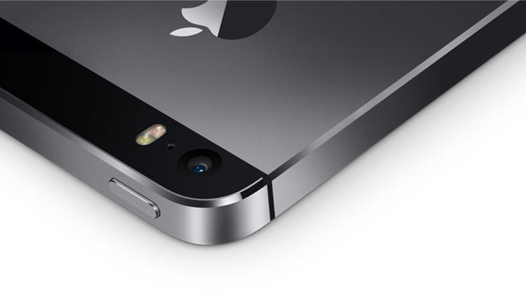 Màn hành hạ iPhone 5S bằng lửa, nước và... búa tạ