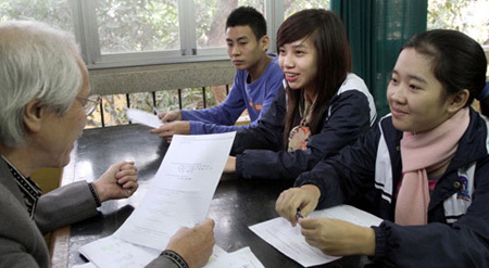 Những mối nguy khi 'trò chấm điểm thầy'