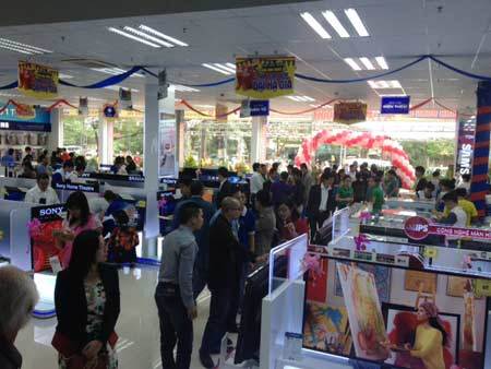 Điện máy hút hàng nhờ khuyến mãi