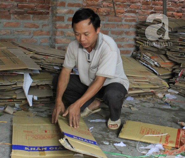 Hà Nội: Vợ chồng mua đồng nát trả lại 10 cây vàng nhặt được