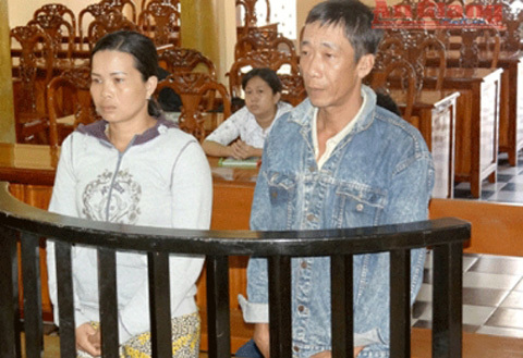 Chồng ngoại tình, vợ ép hai con uống thuốc trừ sâu