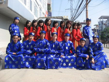 'Bán duyên' việc làm thêm hút sinh viên