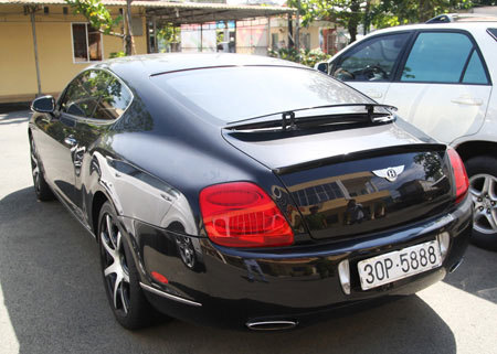 Bị công an bắt, đại gia Sài Thành bỏ luôn siêu xe Bentley