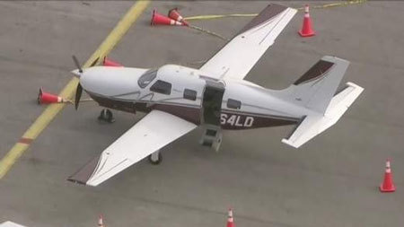 Hành khách rơi khỏi máy bay, ngã nhào xuống biển