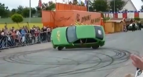 Màn giữ thăng bằng ô tô trên 2 bánh siêu hạng