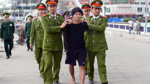 Khoét thủng tường trại giam trong 7 ngày, che giấu bằng cơm trộn vữa