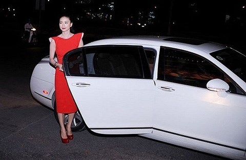 Đẳng cấp Bentley... khiến Ngô Thanh Vân liều chơi biển giả