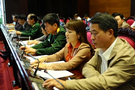 Không được chất vấn vẫn theo bộ trưởng đến cùng