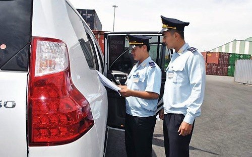 Nhập 25 ngàn ôtô tốn 1,5 triệu trang giấy thủ tục hải quan