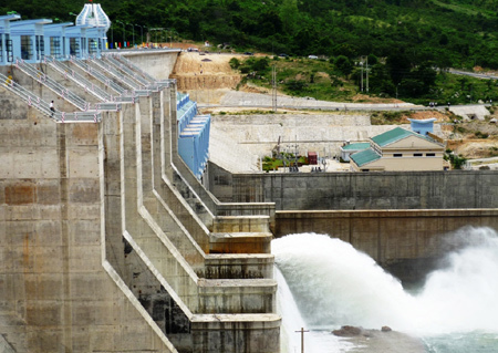 Xả lũ gây ngập: Dân bảo có, quản lý hồ bảo không