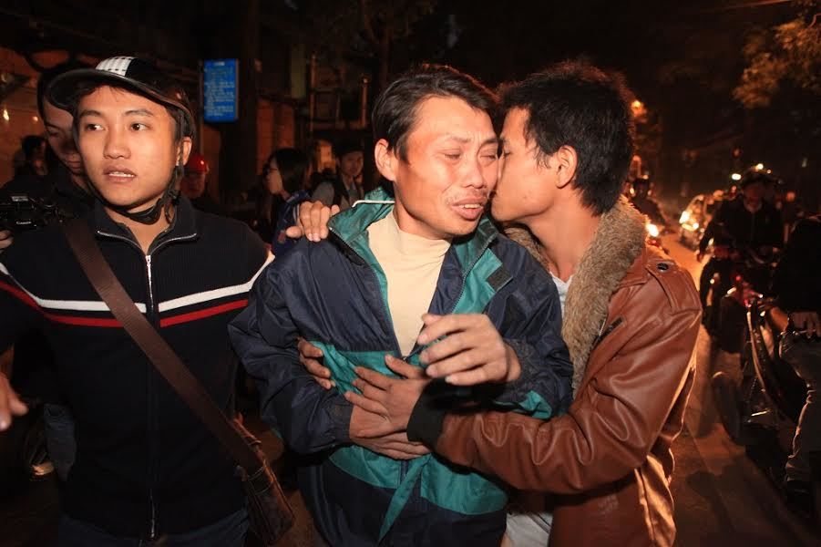 Những tiếng nấc nghẹn sau vụ cháy Zone 9