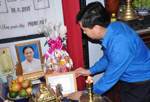 Truy tặng huy hiệu 