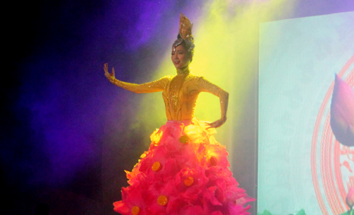 Linh Nga hóa thân trong điệu vũ tuyệt đẹp