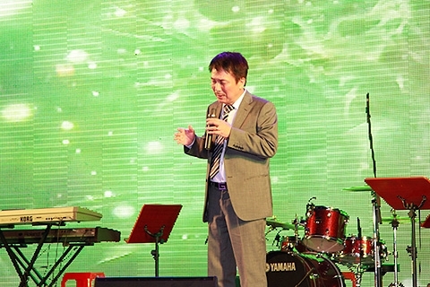 Phú Quang nức nở hát tặng tình đầu