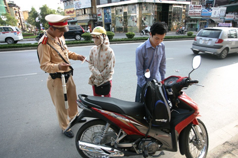 Giảm mức phạt xe “không sang tên đổi chủ”