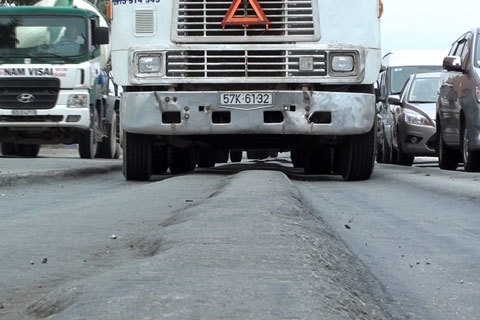 Đường nghìn tỷ tại Sài Gòn vẫn tiếp tục lún