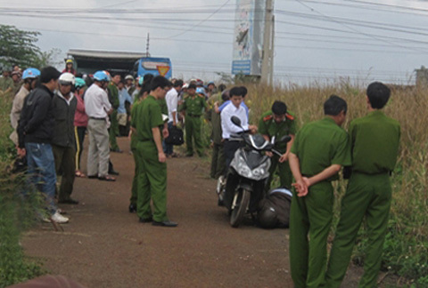 Kinh hoàng phát hiện người đàn ông chết trong tư thế quỳ