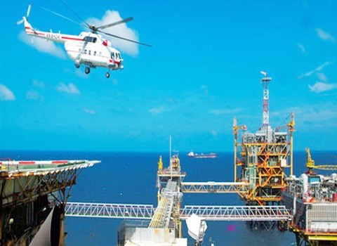 Trực thăng đứt cánh quạt trên giàn khoan giữa biển