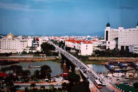 Quảng Ninh giảm thủ tục để kéo vốn đầu tư