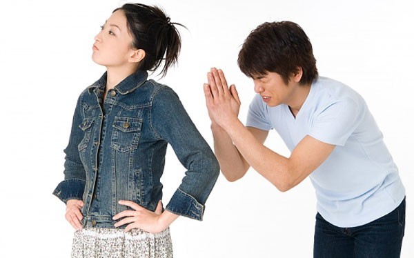 Mặt xấu, phụ nữ không dám ra đường