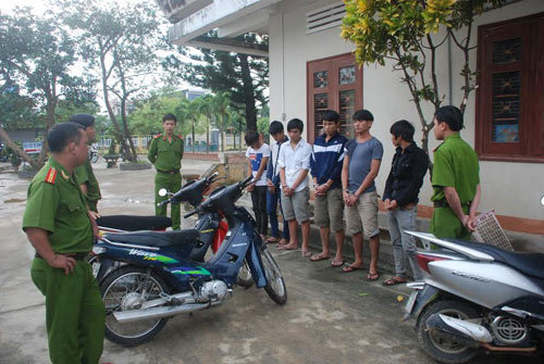 Bắt 5 đối tượng đánh chết người đi đường