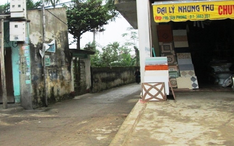 Đang đi trên đường, một võ sư bị đâm thấu tim