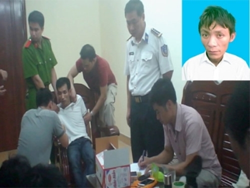 Thú chơi siêu xe, 'chân dài'... của 'ông trùm' đi dép lê