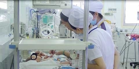 Kỷ luật, chuyển công tác bác sỹ cáu gắt với sản phụ
