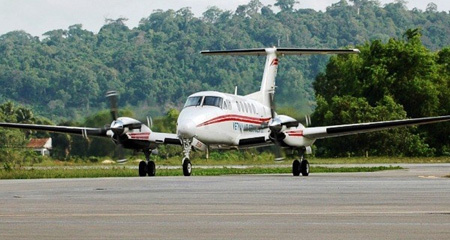 Giây phút máy bay tiếp đất bằng bụng